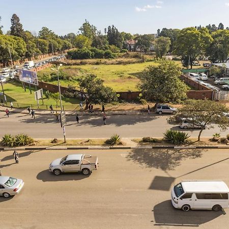 N1 Hotel Rotten Row Harare Exterior photo